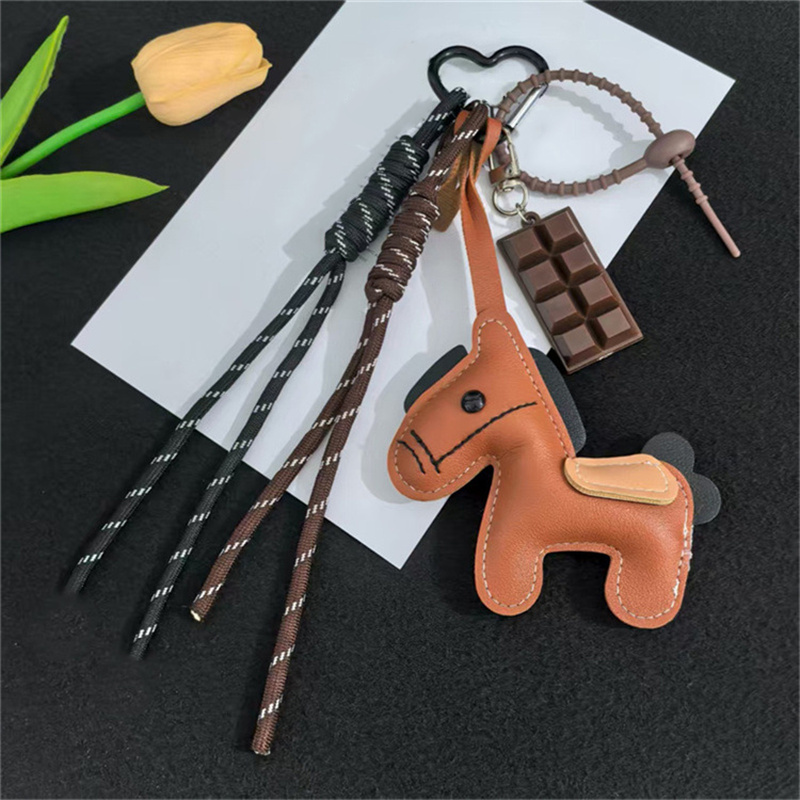 Phone Accessories From China - กระเป๋าโทรศัพท์มือถือหนังสไตล์ INS ลายม้า พร้อมสายคล้องมือถือแบบสร้างสรรค์ พวงกุญแจ ของตกแต่งจากจีนแผ่นดินใหญ่